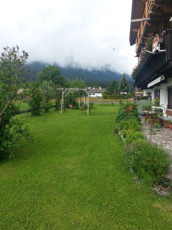 Haus Karwendelblick Bed & Breakfast Лойташ Екстериор снимка