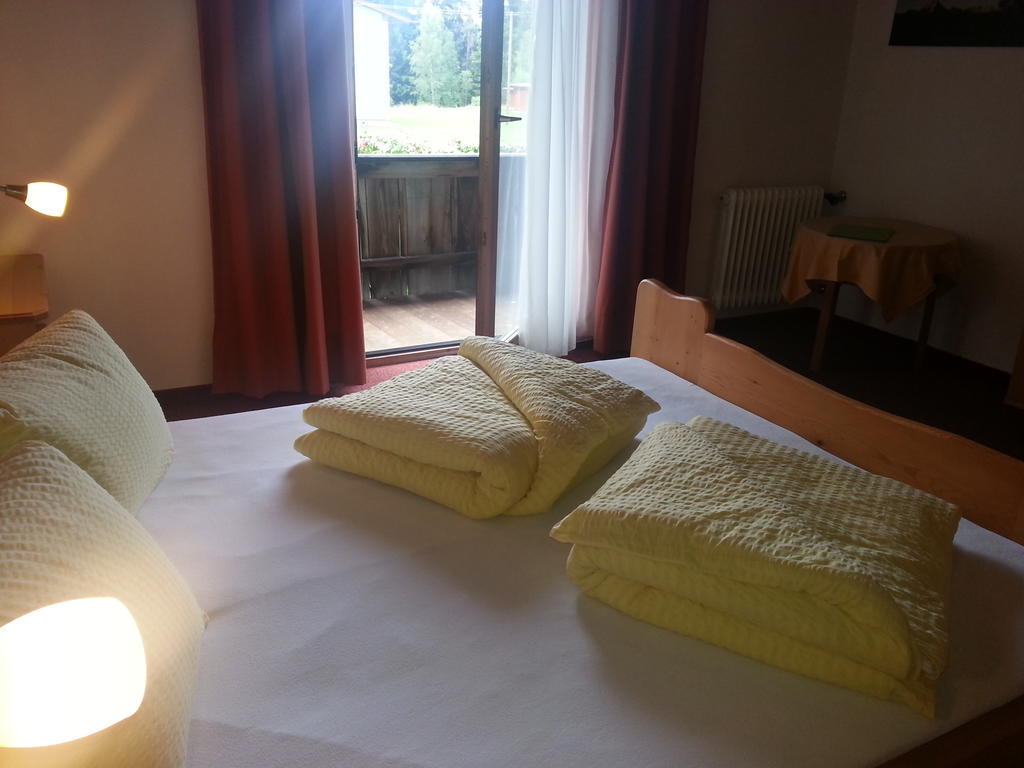 Haus Karwendelblick Bed & Breakfast Лойташ Стая снимка