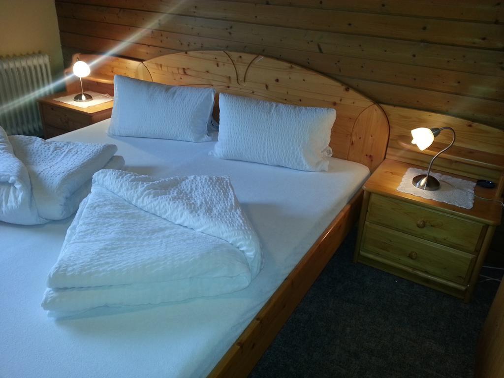 Haus Karwendelblick Bed & Breakfast Лойташ Стая снимка