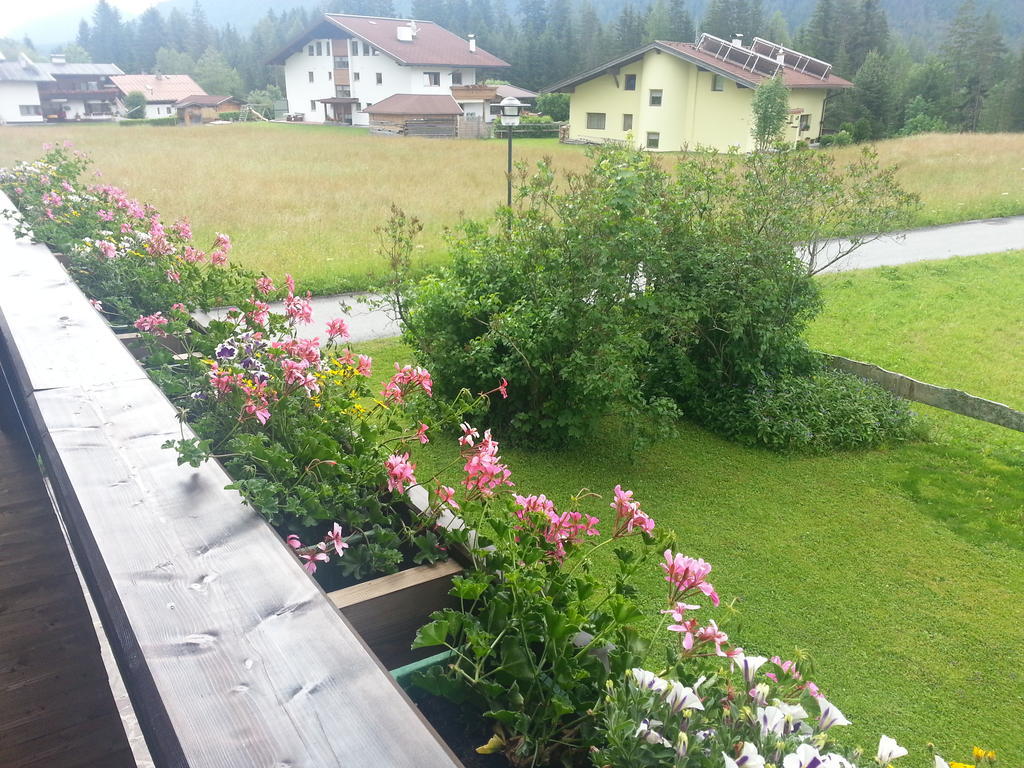 Haus Karwendelblick Bed & Breakfast Лойташ Стая снимка